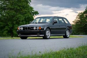 BMW M5 Touring 1992 года  (EU)